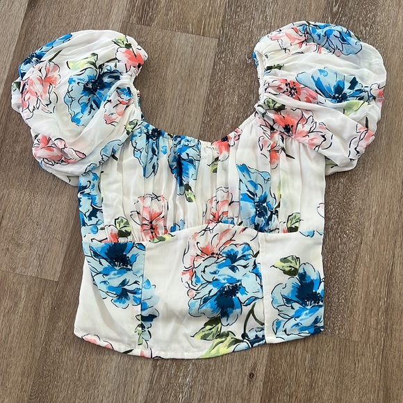 Abercrombie & Fitch Floral Cropped Top Size Small NWT - Picture 2 of 7